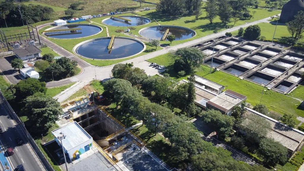 Com investimento de R$ 1,5 mi, Arujá recebe obras de redes de água e esgoto