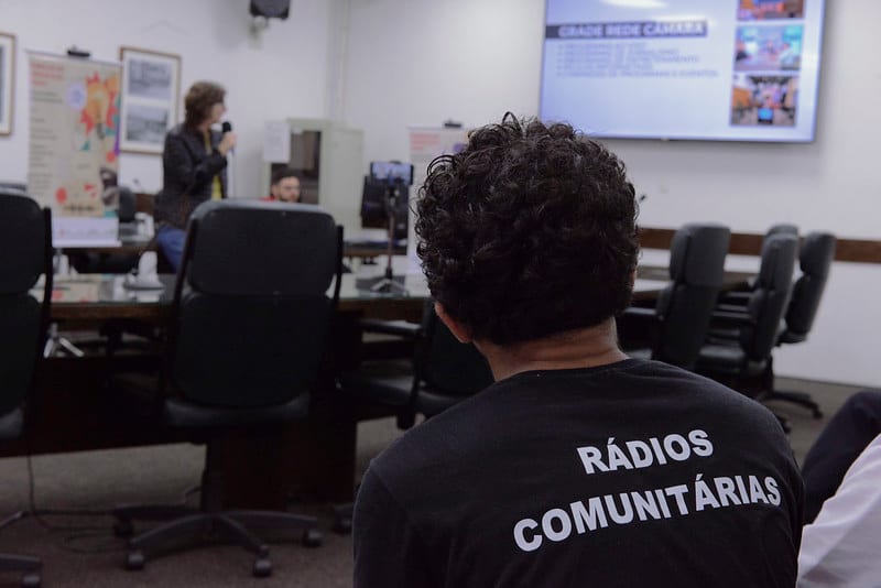 Rede Câmara recebe grupos de rádios comunitárias para trocar experiências sobre coberturas institucionais