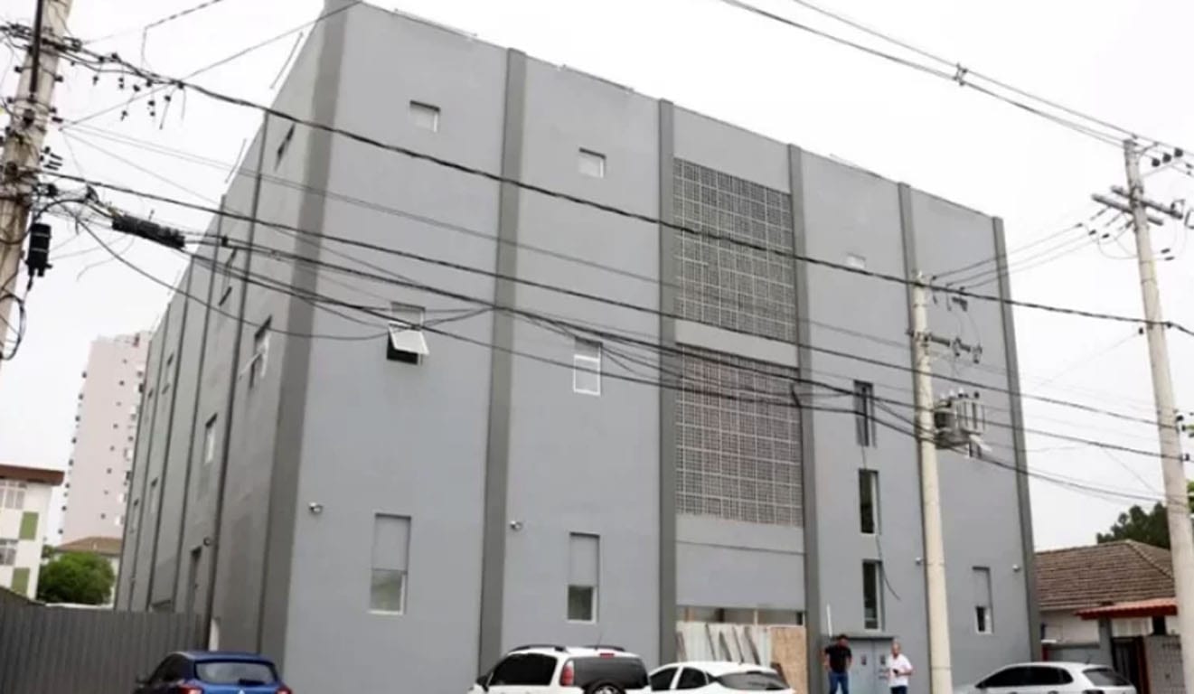 Atendente de IML que fez Pix com celular de morto é condenado e perde o cargo
