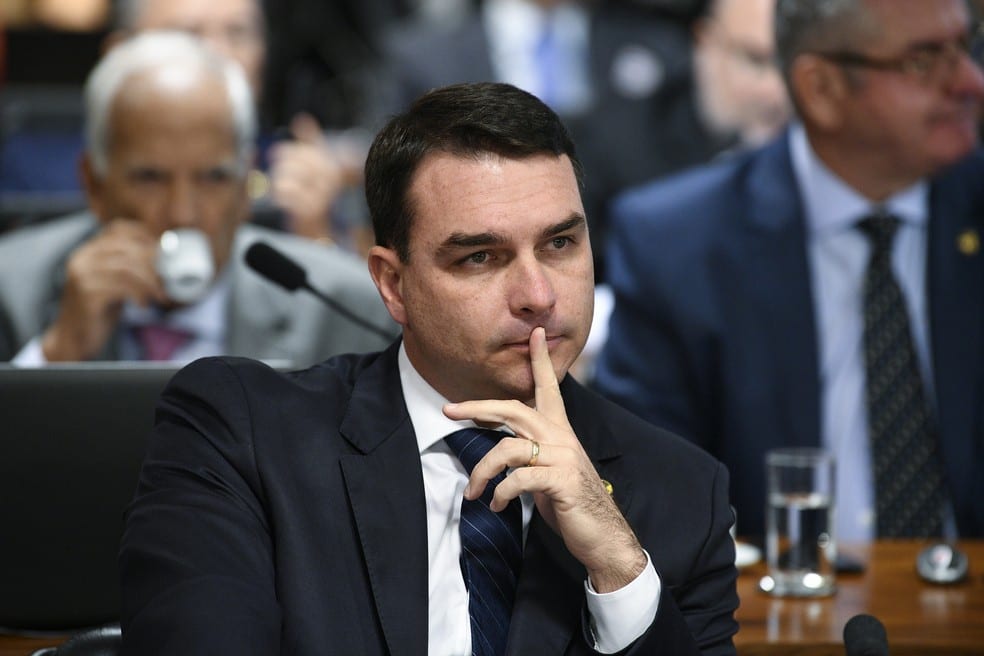 Carta de Flávio Bolsonaro não deve afetar mercado nem a política
