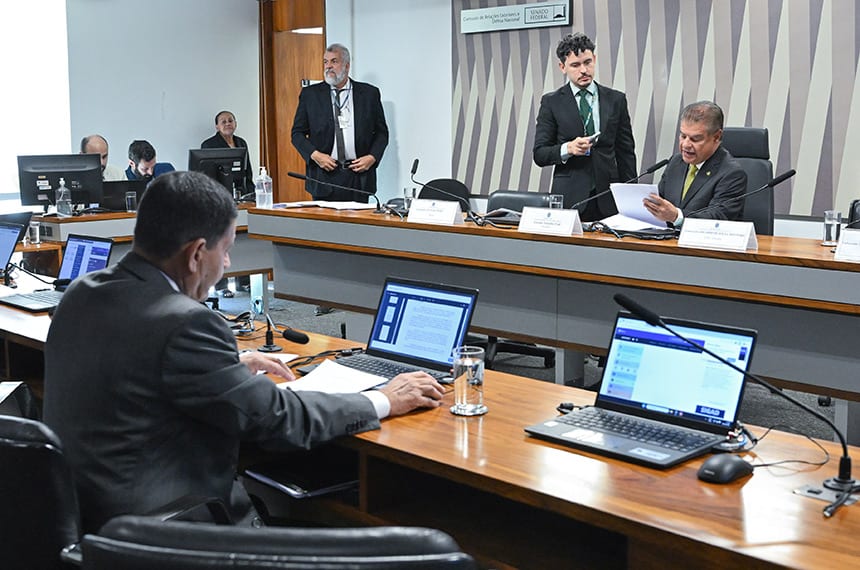 CRE examina indicações de diplomatas para Unesco e República do Mali