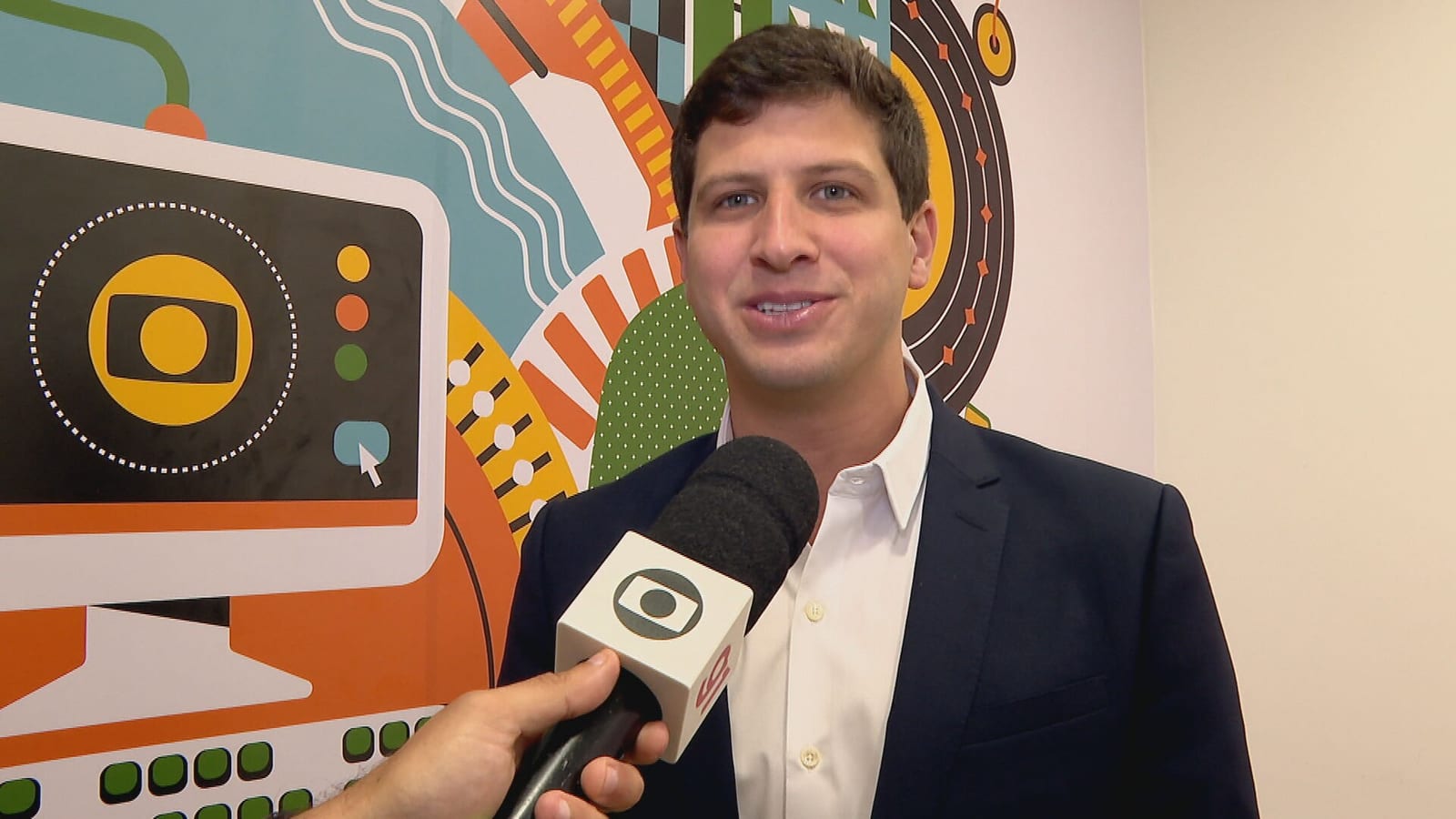 João Campos promete programa de renegociação de dívidas para baixa renda