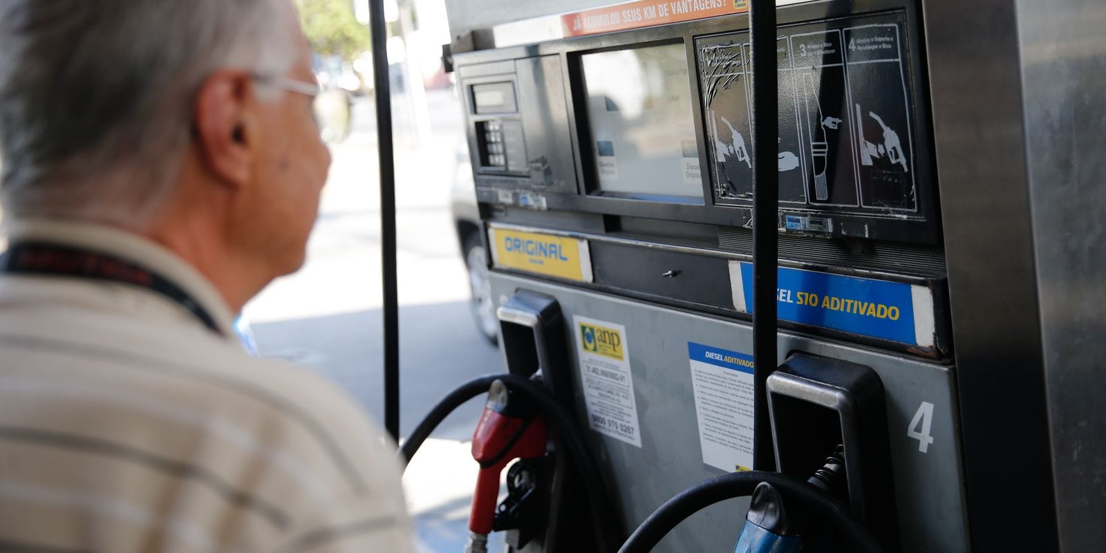 Governo prorroga por um mês subvenção de R$ 2,12 ao diesel