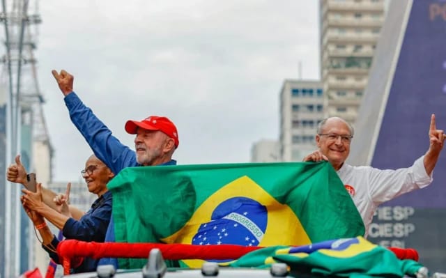 Quais fatores explicam a virada inédita de Lula no 2° turno