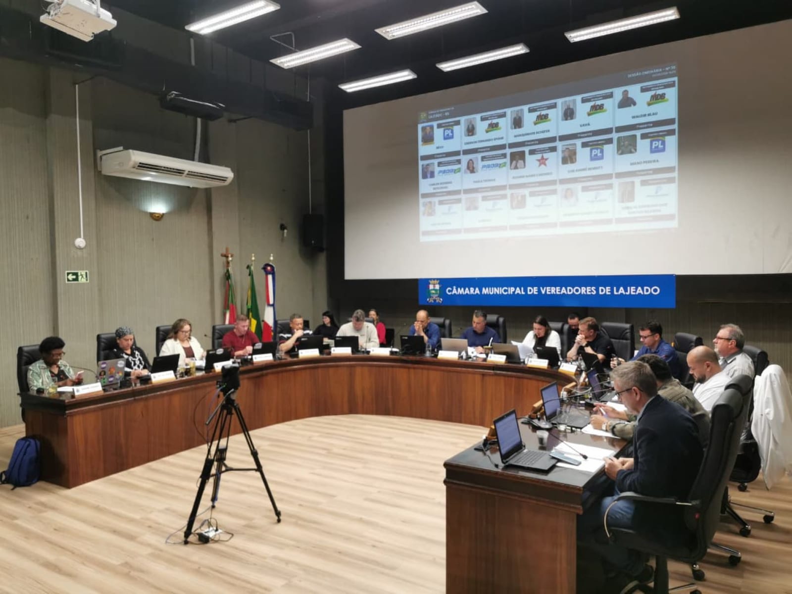 Câmara de Lajeado aprova emendas que cortam R$ 7 milhões para incluir monitores no plano do magistério