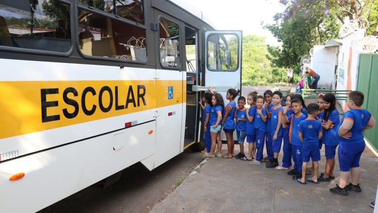 Transporte escolar gratuito atende quase 2 mil alunos da rede municipal de Goiânia