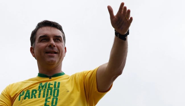 Pesquisa Datafolha: Flávio vence com 51% dos votos válidos e Lula aparece com 49%