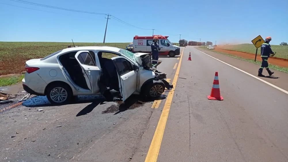 Colisão entre carro e micro-ônibus mata uma mulher na BR 369, em Corbélia