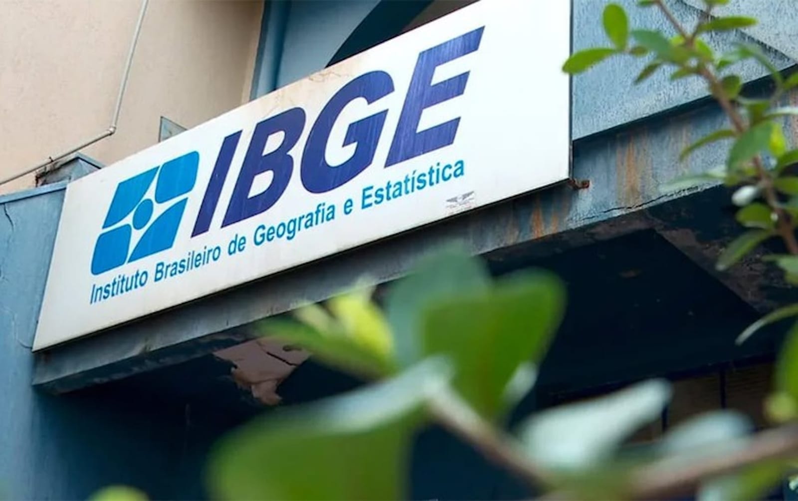 PIB desacelera pelo 4º trimestre seguido, segundo IBGE