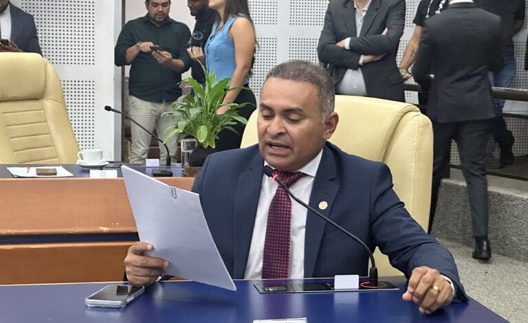 Comissão aprova prioridade de emprego para jovens vulneráveis