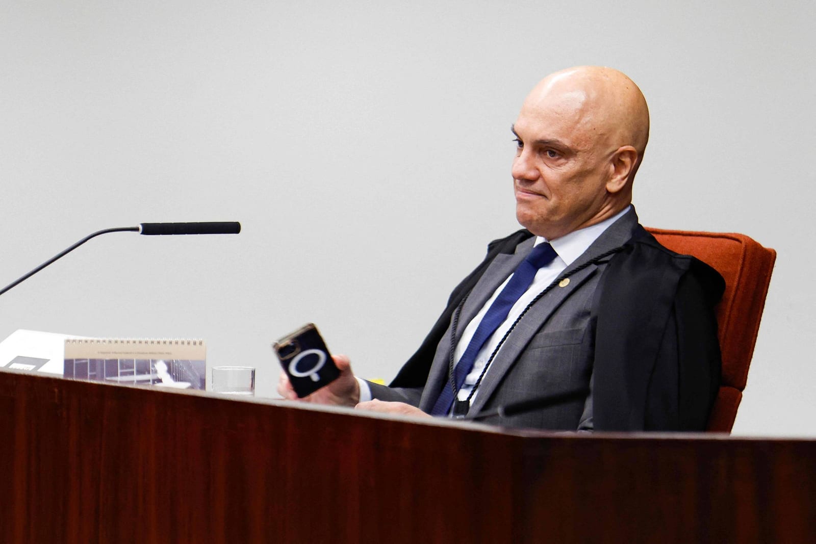 Moraes palpitou, aprovou textos e vetou convidados de fórum organizado por Vorcaro, dizem mensagens