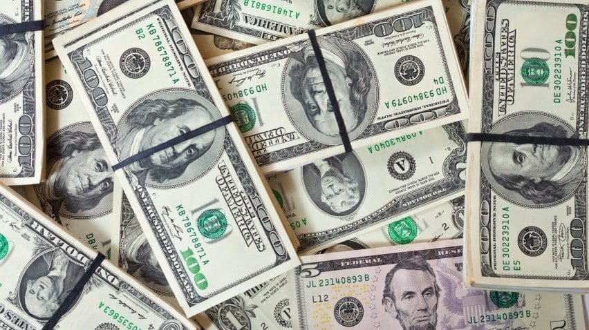 Economia e Negócios: manutenção dos juros pelo Fed dá alívio ao dólar