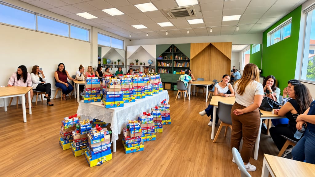 Prefeitura de Taboão da Serra entrega kits pedagógicos para professores do GAPEs