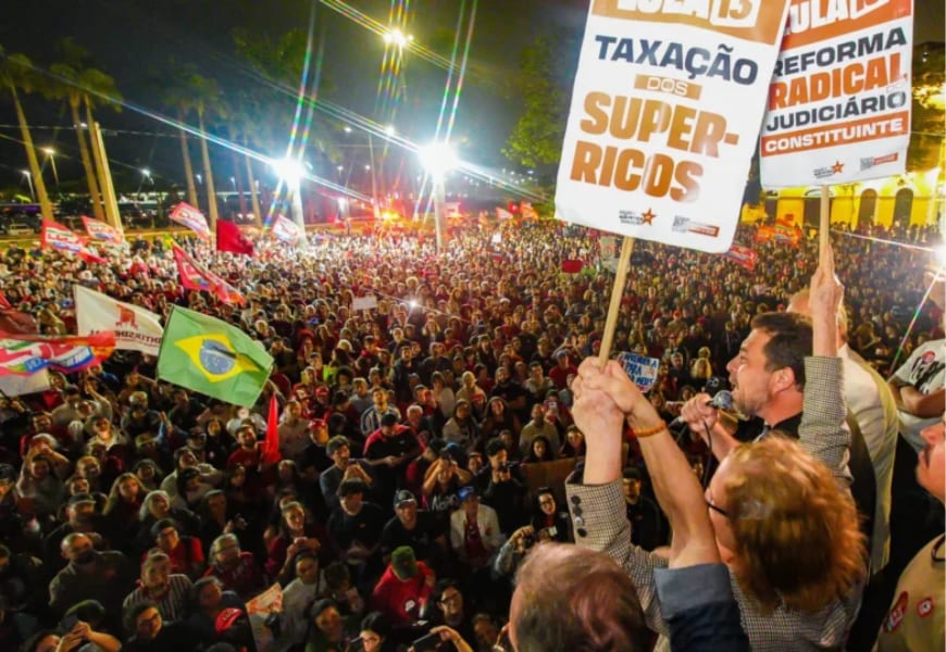 Povo vai às ruas em Blumenau e Florianópolis em apoio à reeleição de Lula