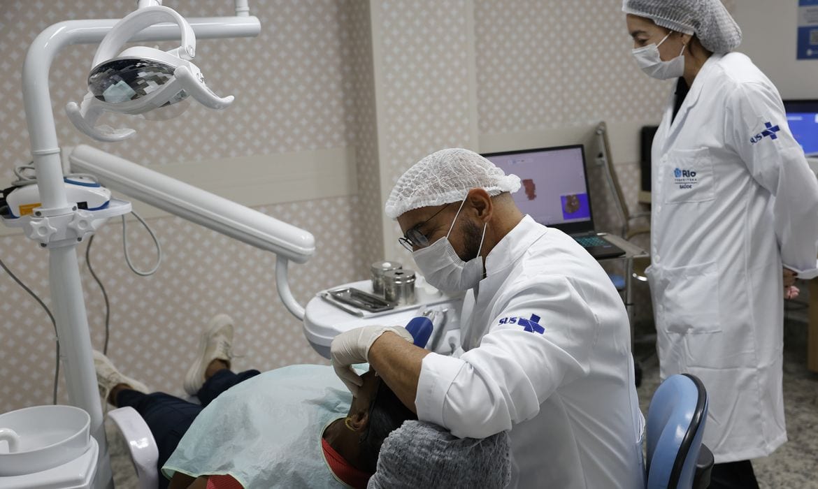 Saiba como acessar reconstrução dentária pelo SUS em casos de violência doméstica