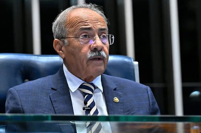 Chico Rodrigues anuncia voto favorável ao fim da escala 6x1