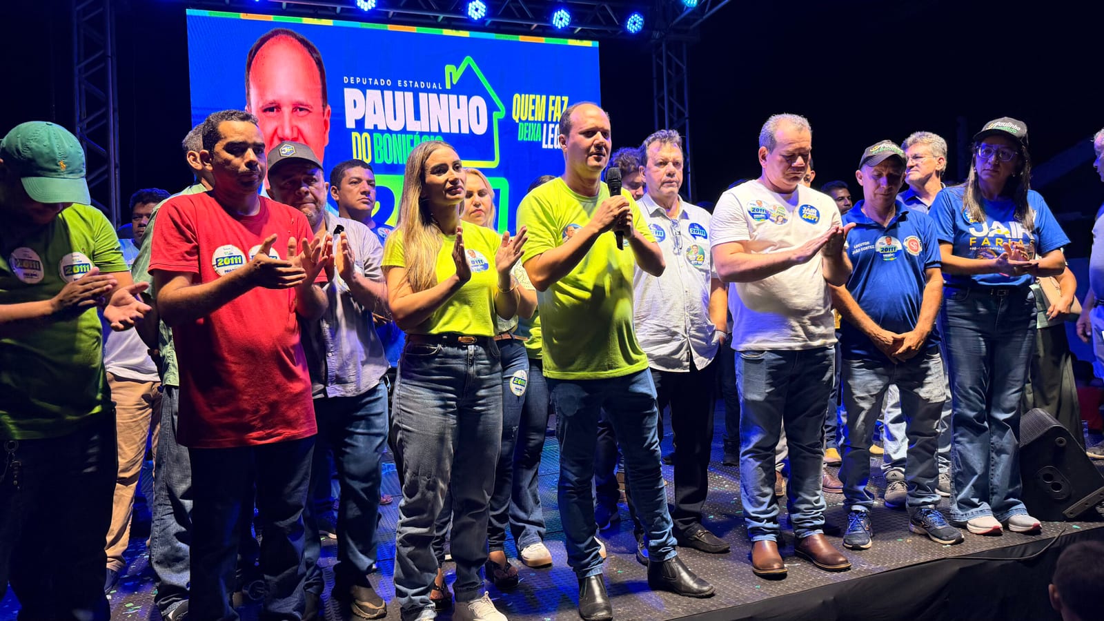Multidão em comício de Paulinho do Bonifácio em Augustinópolis