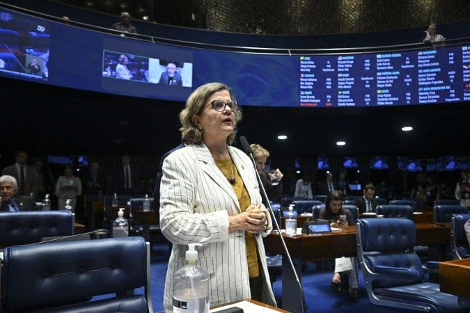 Senado avalia aumento de piso para médicos e dentistas
