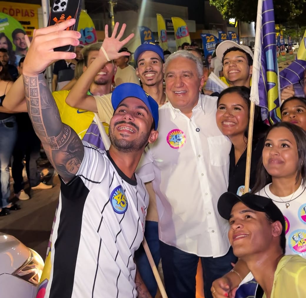 Laurez Moreira participa de adesivaço em Gurupi em apoio a Vicentinho Júnior