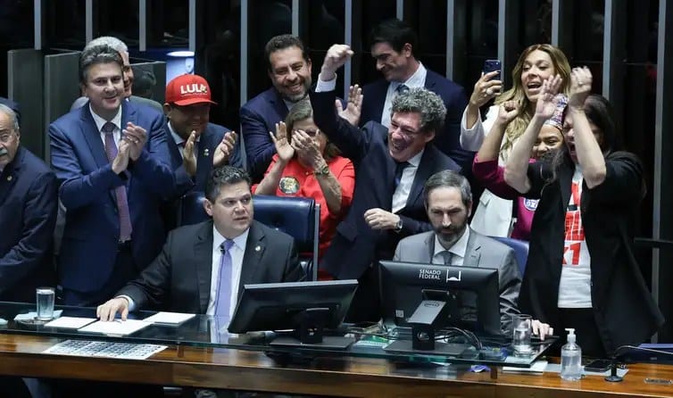 Lula consegue aprovar fim da escala 6×1 que estabelece dois dias de descanso para o trabalhador