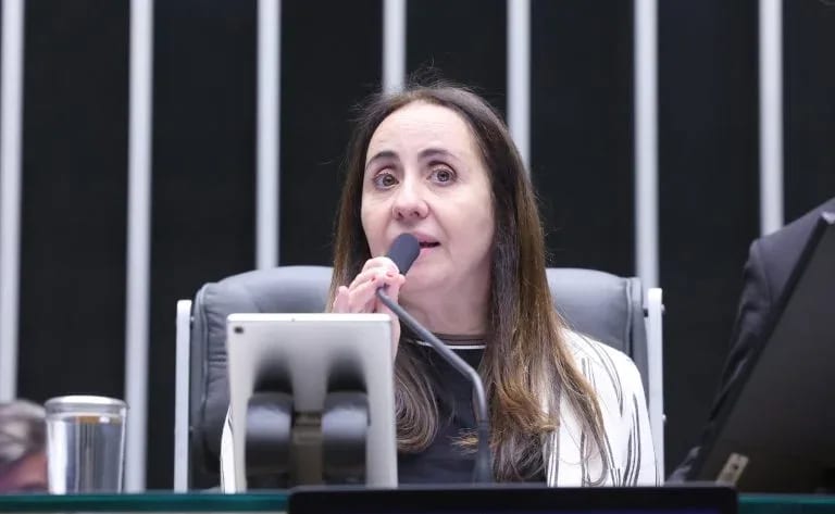 Comissão aprova regras para patentes criadas com IA