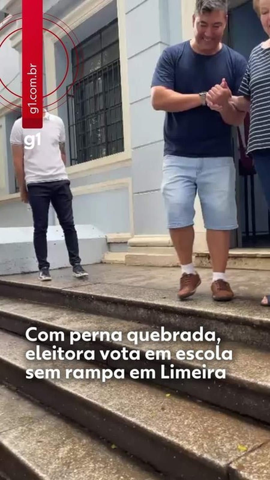 Com perna quebrada, aposentada vota em escola de Limeira sem rampa de acesso e recebe ajuda