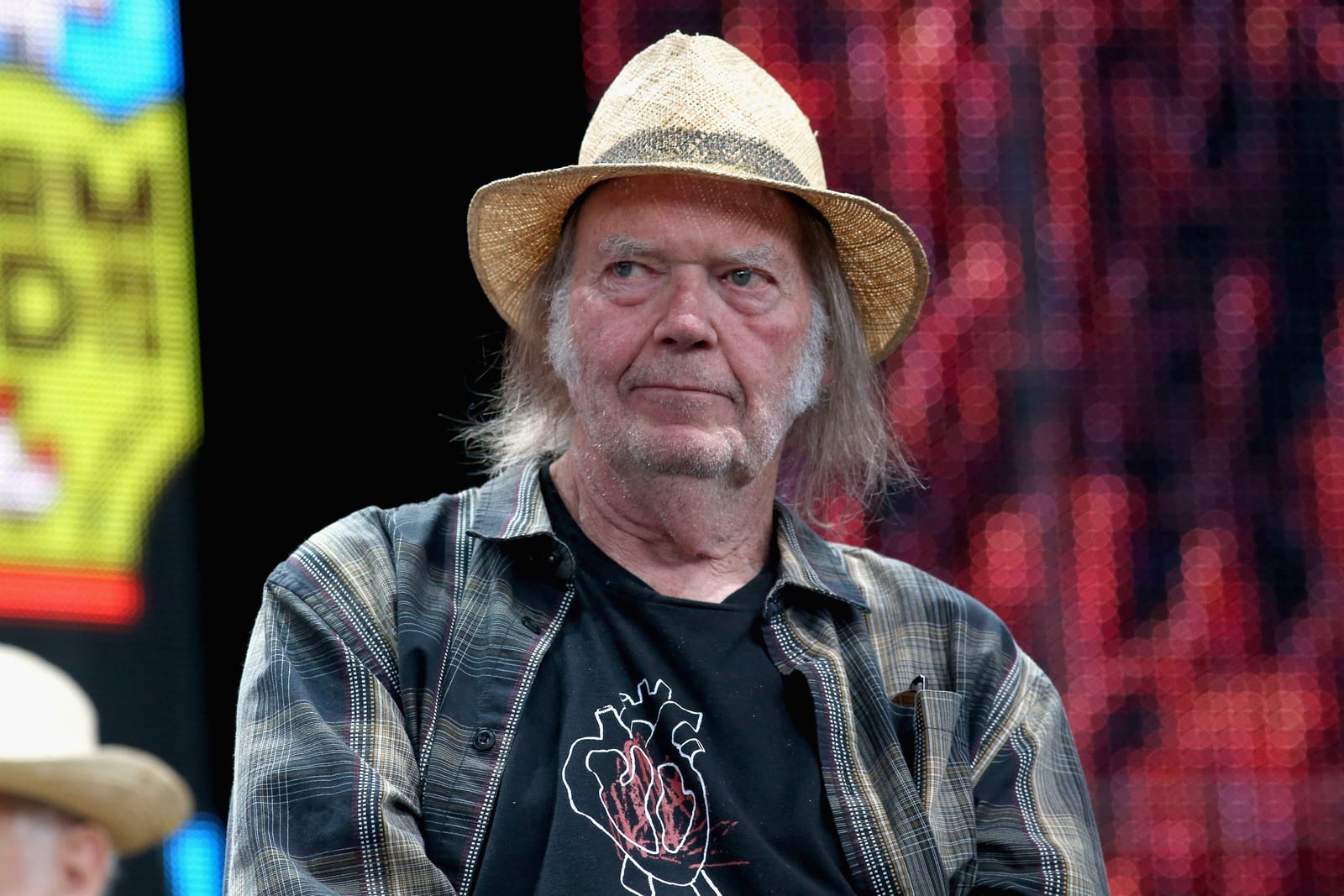 Neil Young cobra US$ 10 milhões de comitê de Trump por uso de música em campanha