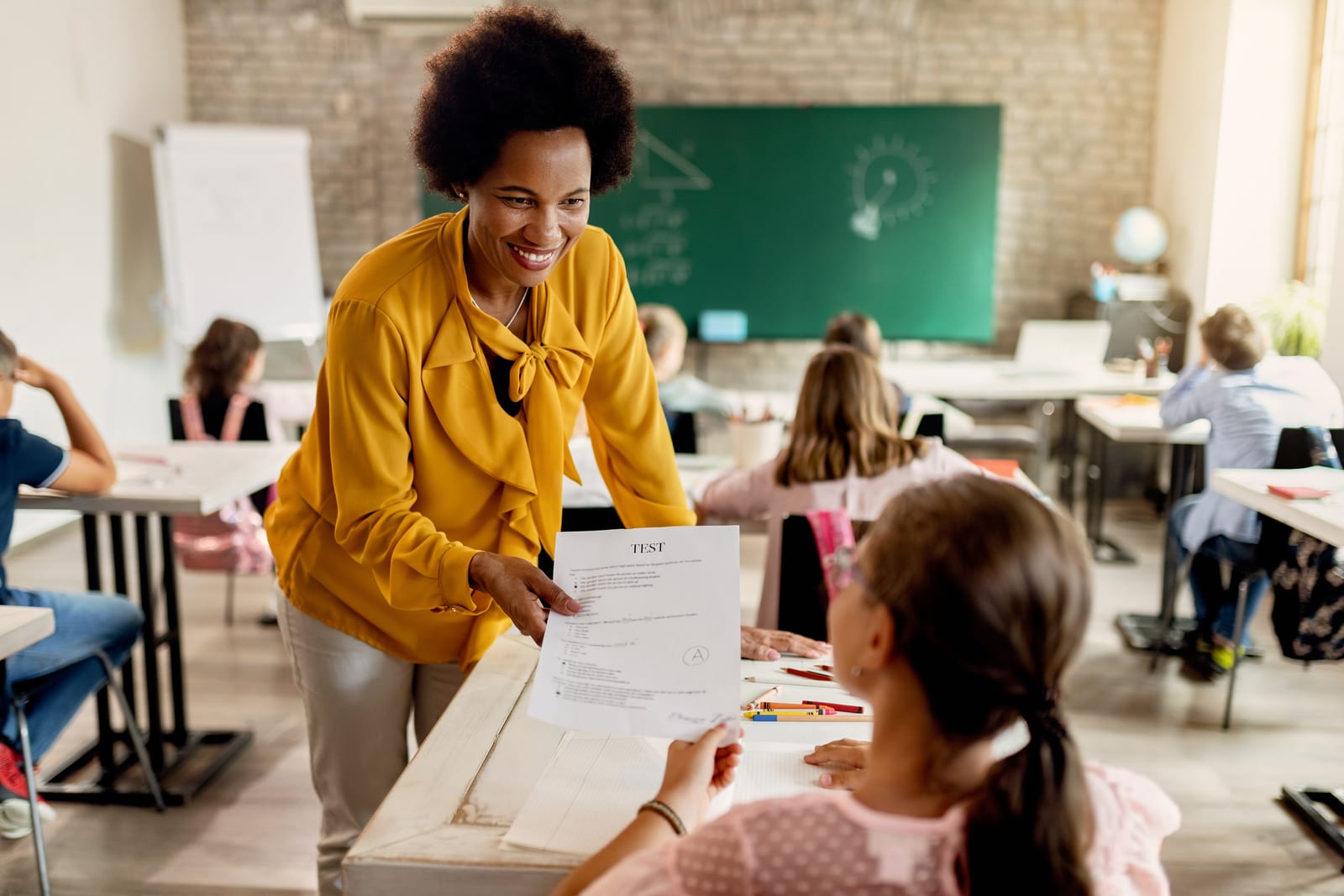 Dia dos Professores é feriado? Entenda quem pode folgar nesta quinta-feira
