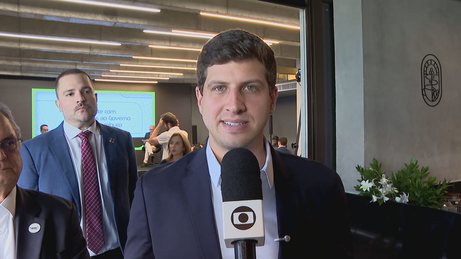 João Campos promete duplicar escolas técnicas e duplicar PE-60 no Litoral Sul