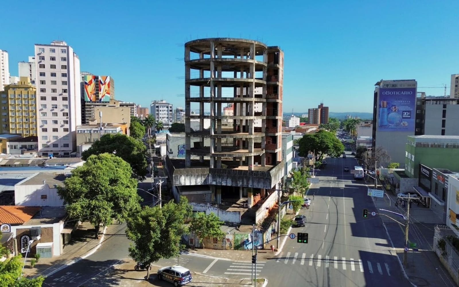 Prédio inacabado no Centro de Goiânia deve virar aluguel por temporada