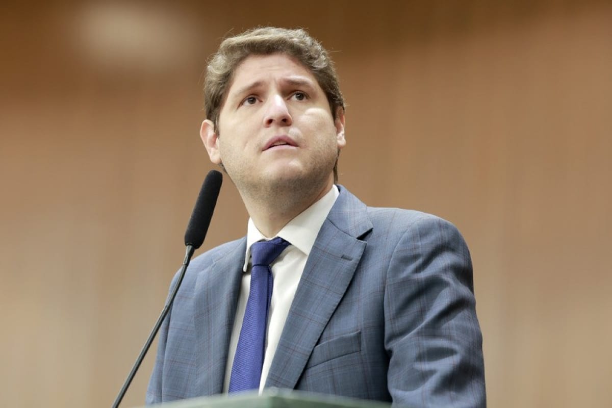 Negociações de federações podem reagrupar partidos em Goiás