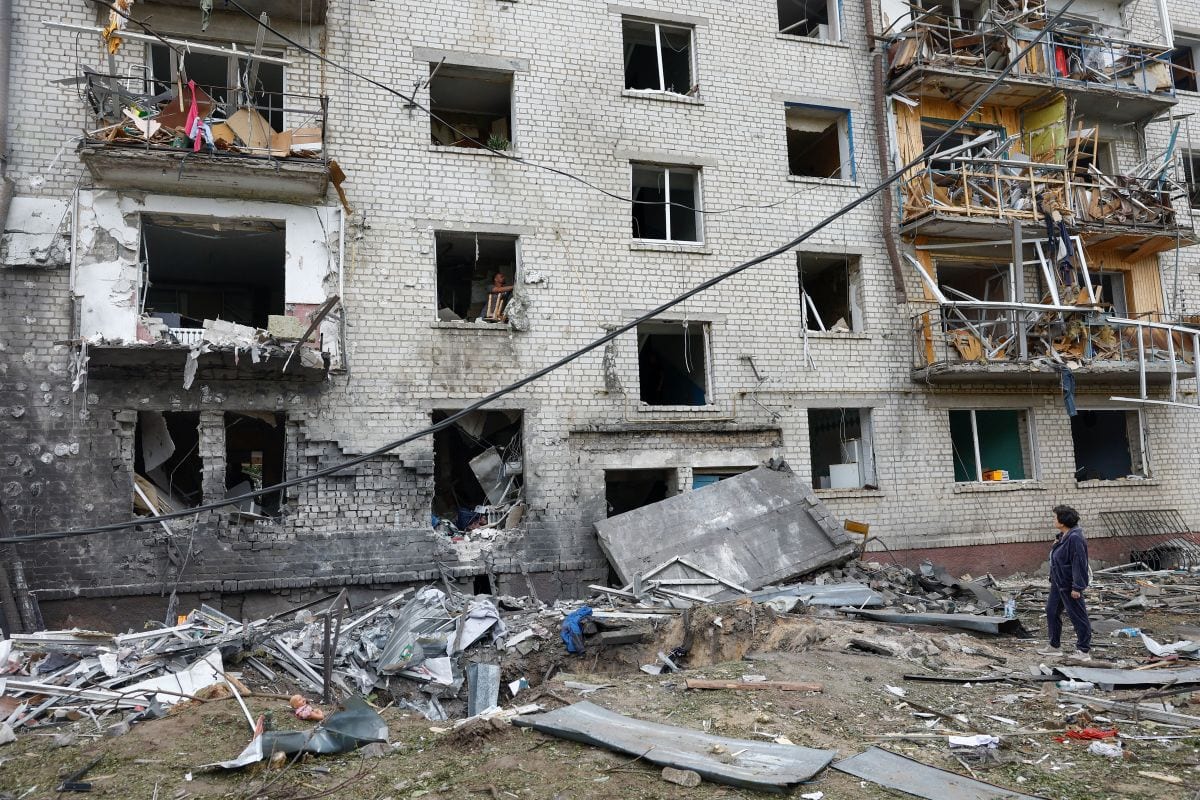 Ataques aéreos e drones fazem moradores cogitarem sair de Kiev