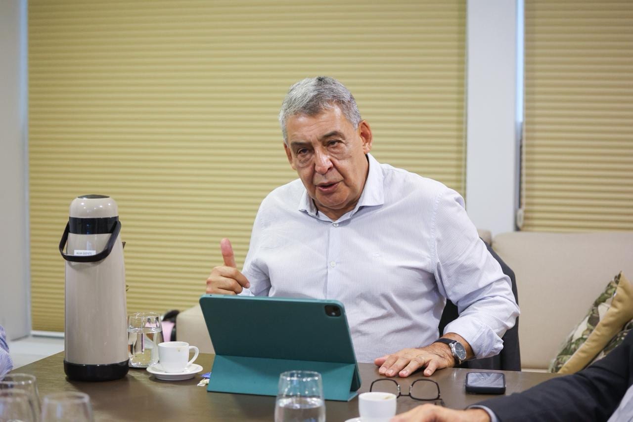 "É o nome mais preparado": Sebastião Melo declara apoio a Flávio Bolsonaro no segundo turno