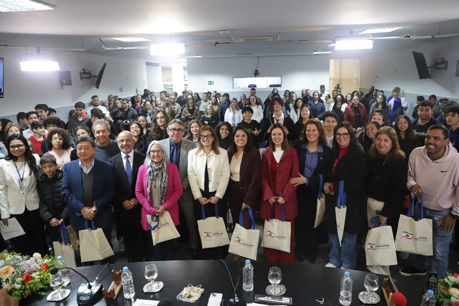 Câmara Municipal empossa novos participantes do Parlamento Estudantil