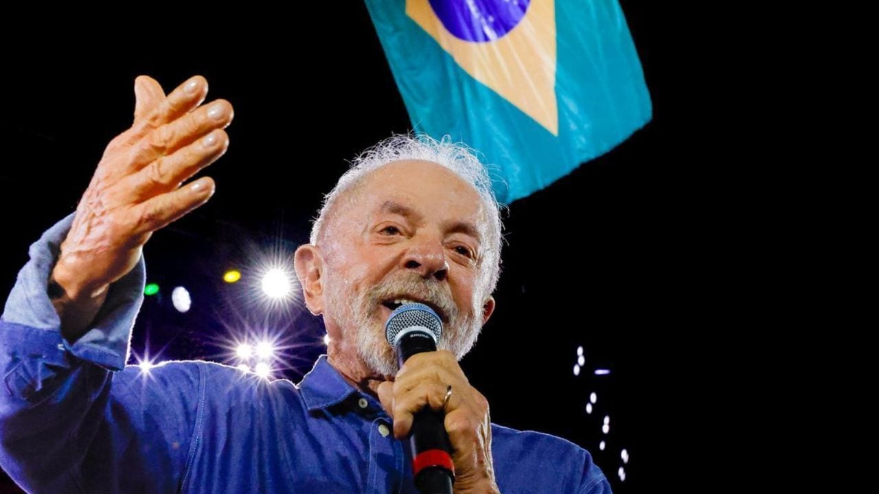 Lula defende regulação de redes sociais e promete IA brasileira após vitória