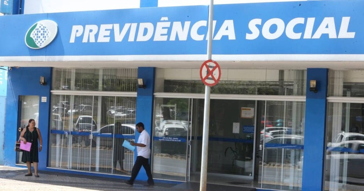 Governo discute ‘superteto’, salário mínimo ao IPCA e fim gradual do abono até 2027