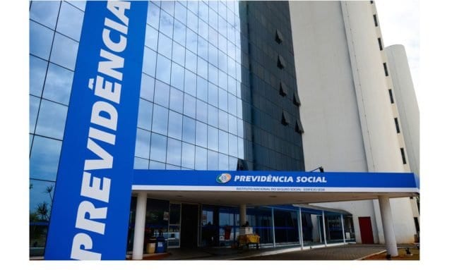 PLDO projeta piso de R$ 1.717 em 2027; 13º do INSS terá ganho real