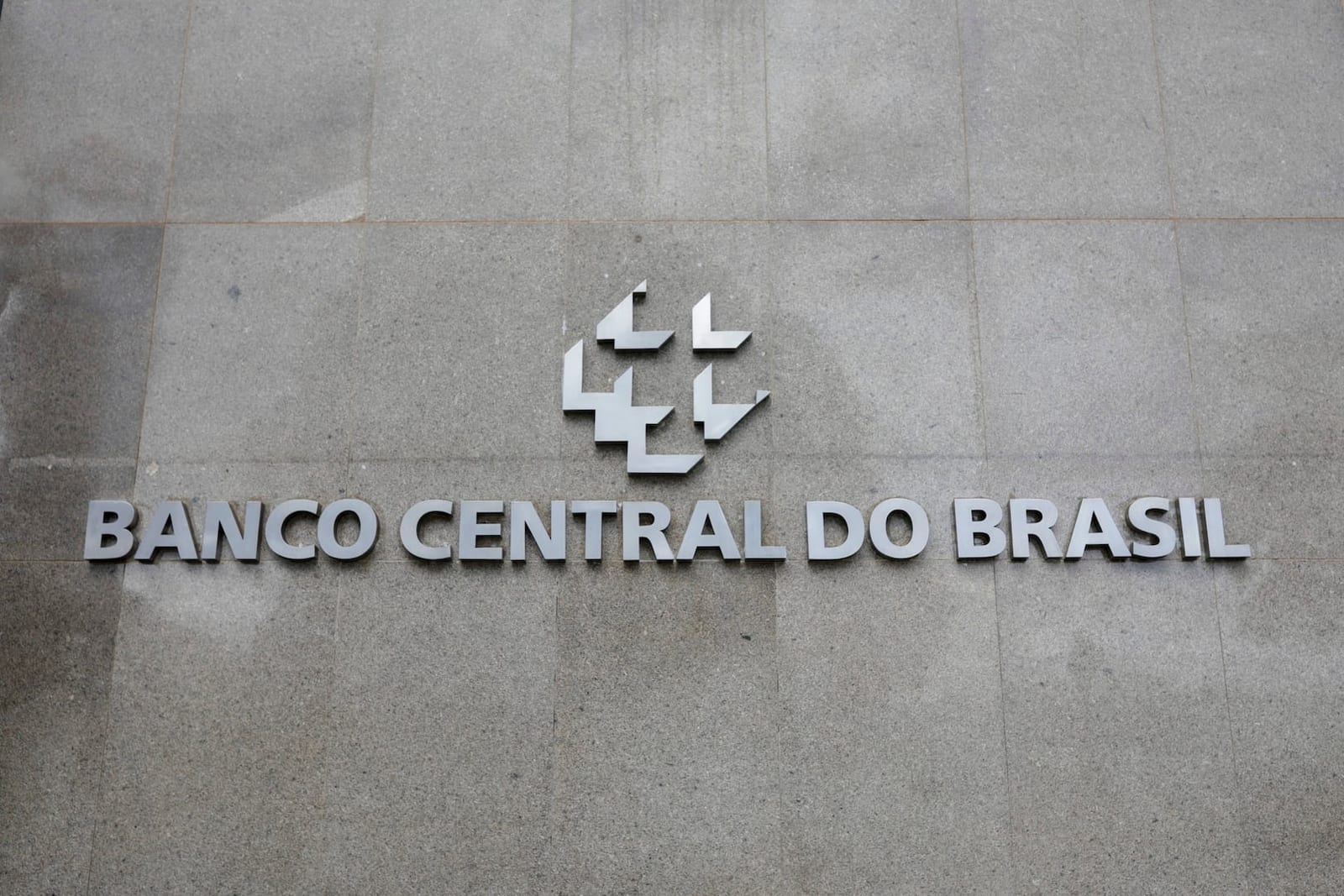 BC vê 90% de chance de IPCA superar teto da meta em 2026