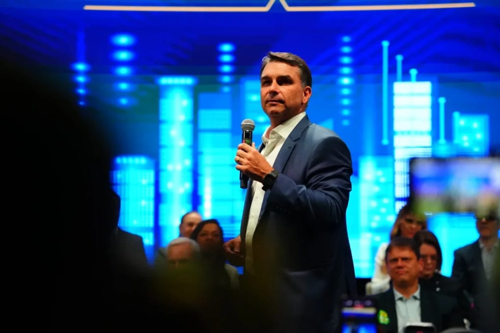 Diretores de fundação que propôs reforma previdenciária se juntam à equipe de Flávio Bolsonaro