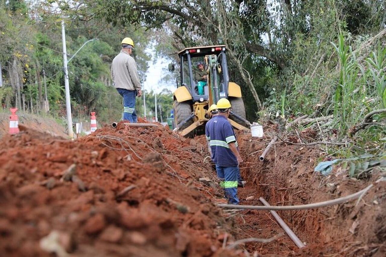 DAE conclui rede no Ivoturucaia; moradores já podem pedir ligação de água