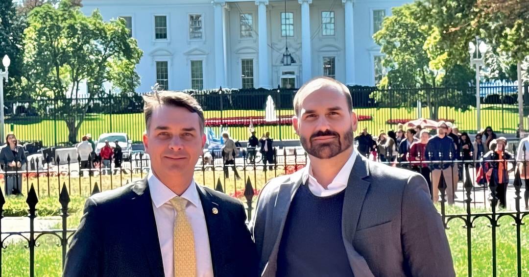 Eduardo Bolsonaro ignora detalhes importantes ao cantar vitória