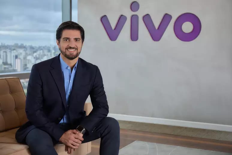 Vivo e Starlink fecham parceria para levar conexão via satélite a celulares em áreas sem sinal