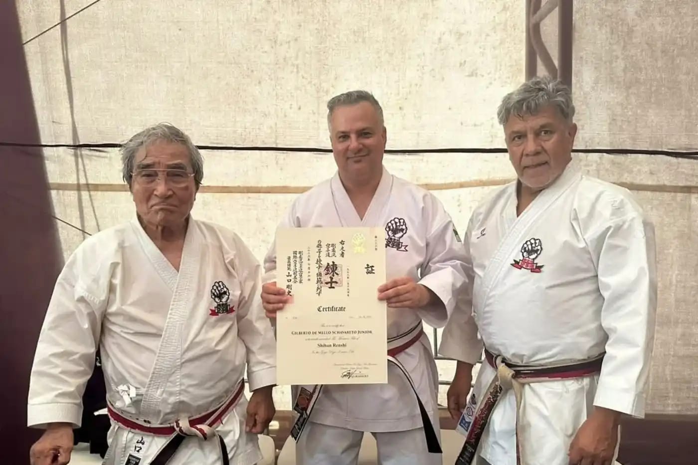 Técnico da seleção osasquense de karatê conquista título internacional de mestre