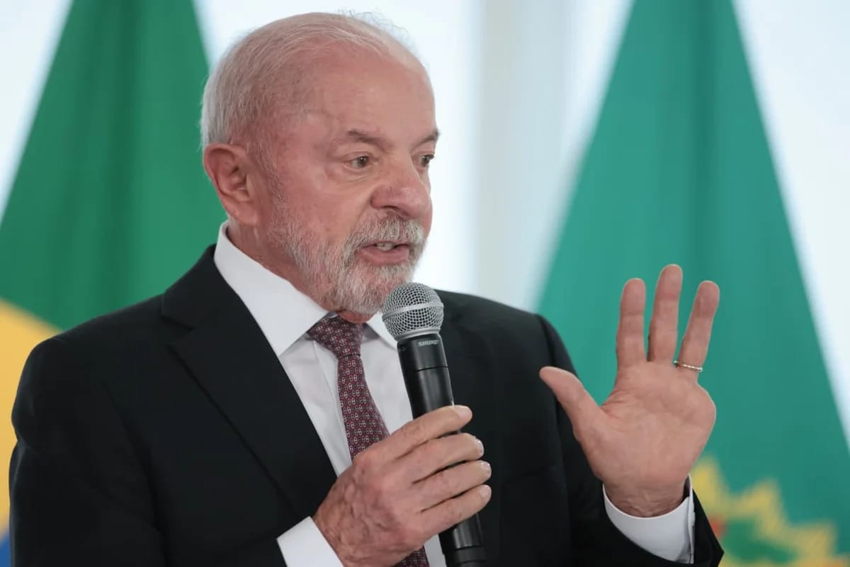 Lula diz que não fará política em igrejas ao receber evangélicos no Planalto