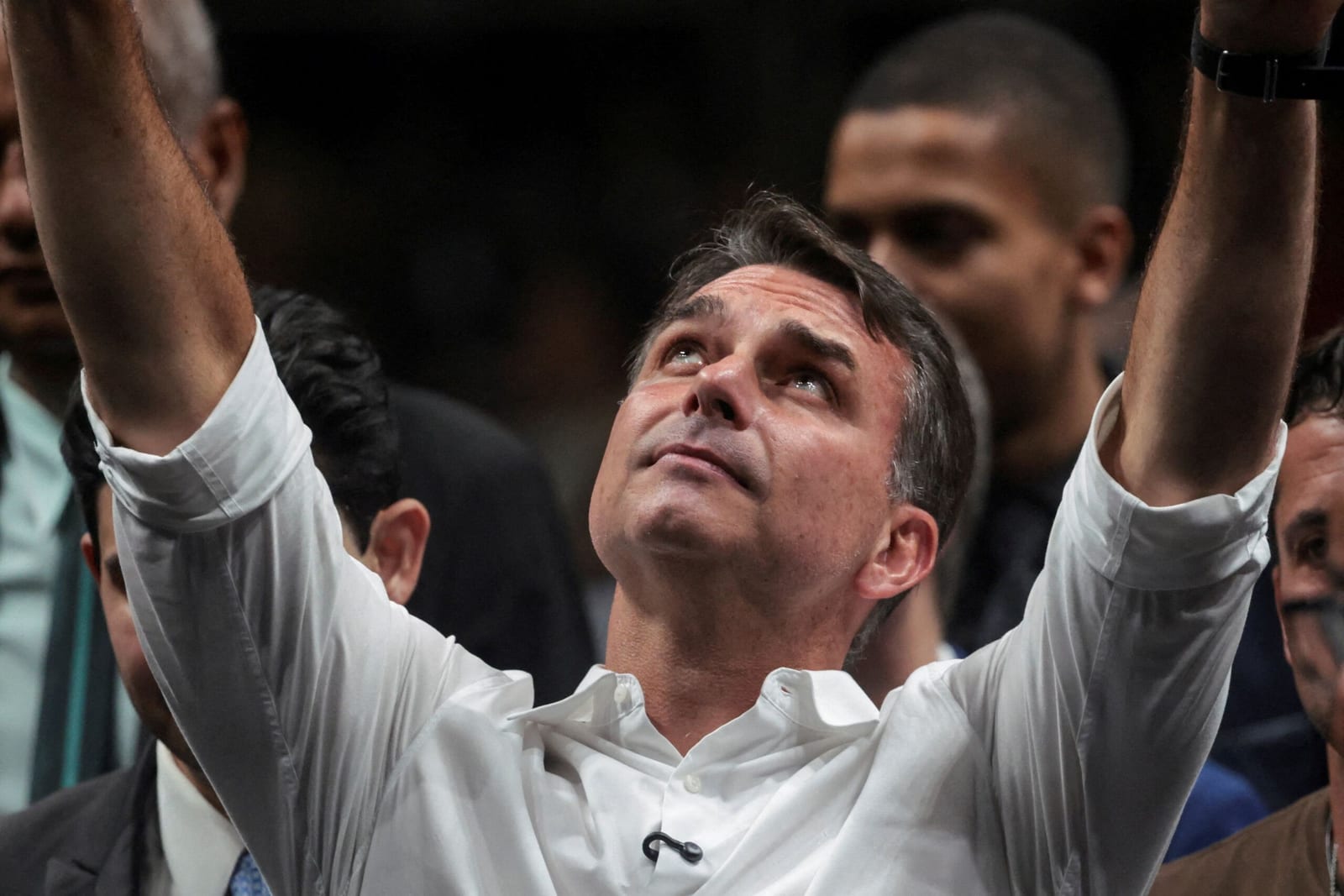 Flávio pede ao TSE remoção de canal pró-Lula com 3,2 milhões de seguidores no WhatsApp