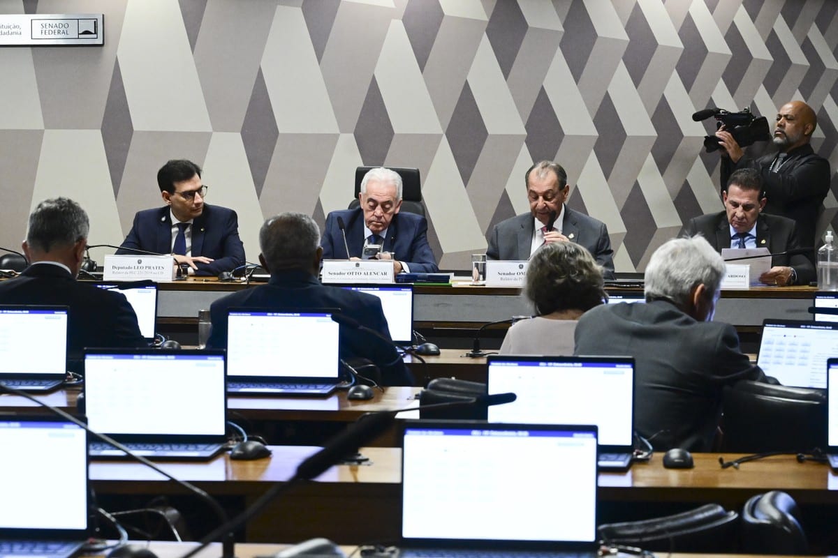 Fim da 6x1: CCJ concede uma hora de vista após pedido de Rogério Marinho