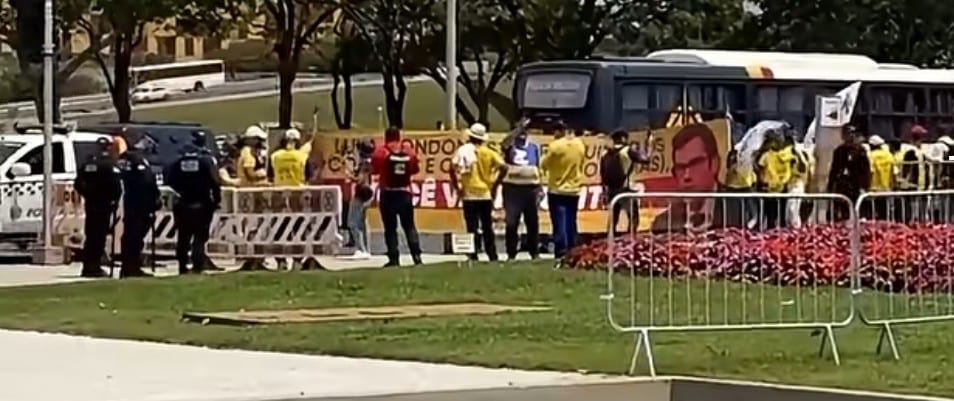 Trabalhadores dos Correios fazem ato em Brasília e cobram intervenção de Lula