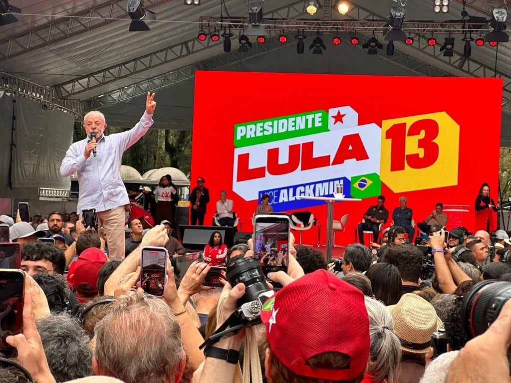 Lula faz 510 mil votos a mais que no primeiro turno no Paraná e é reeleito presidente