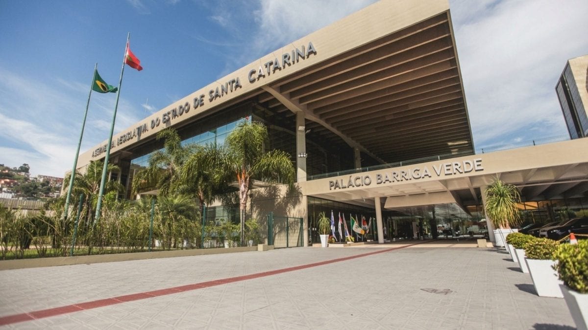 Quociente para Alesc pode chegar a 105 mil votos; PL projeta 14 cadeiras