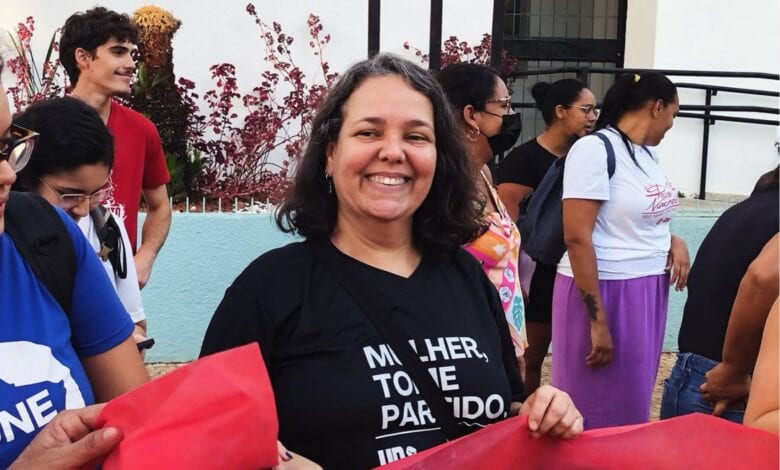 Luciana Amorim registra plano que defende reestatização e desmilitarização em Goiás